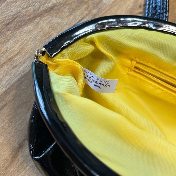 Shiny Black Purse! - Picture 4 of 6